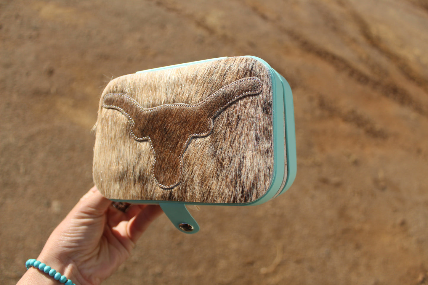 MD Cowgirl Case w/brands #1003